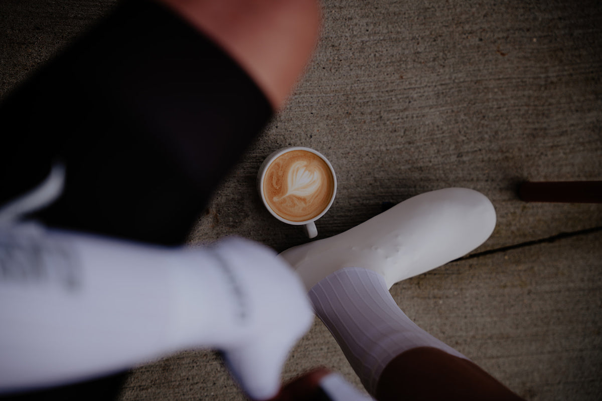 Koffiemoment met Classick wieleraccessoires in het wielercafé.