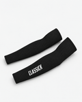 Classick SF2 zwarte aero armwarmers op een lichte studioachtergrond